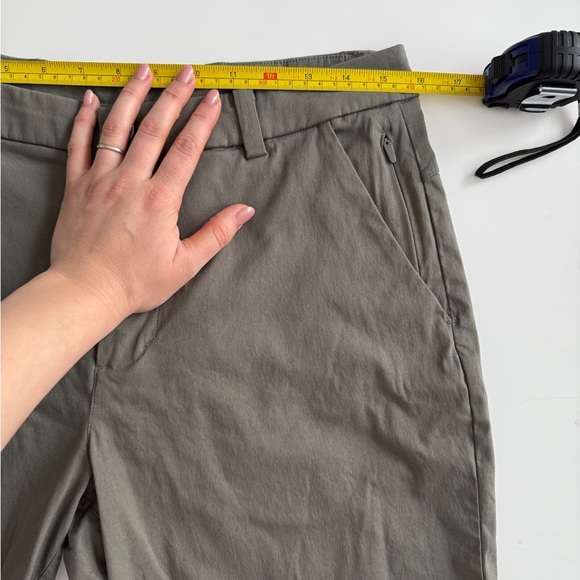 Lululemon Mens Commission Shorts Sz 30 Army Olive Green Chino 9” Classic Pockets - Picture 3 of 11